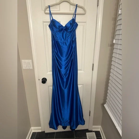 Elegant Blue Satin Evening Gown - Picture 6 of 7